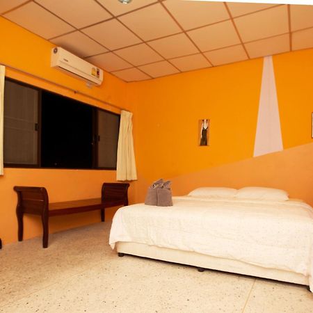 Holiday Phangan - Hostel & Bar トンサラ エクステリア 写真