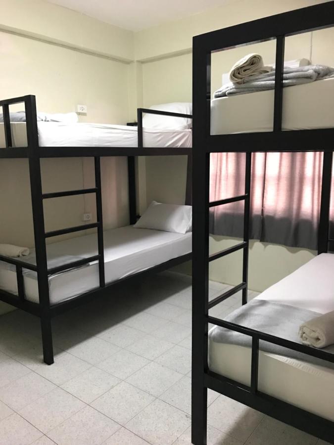 Holiday Phangan - Hostel & Bar トンサラ エクステリア 写真