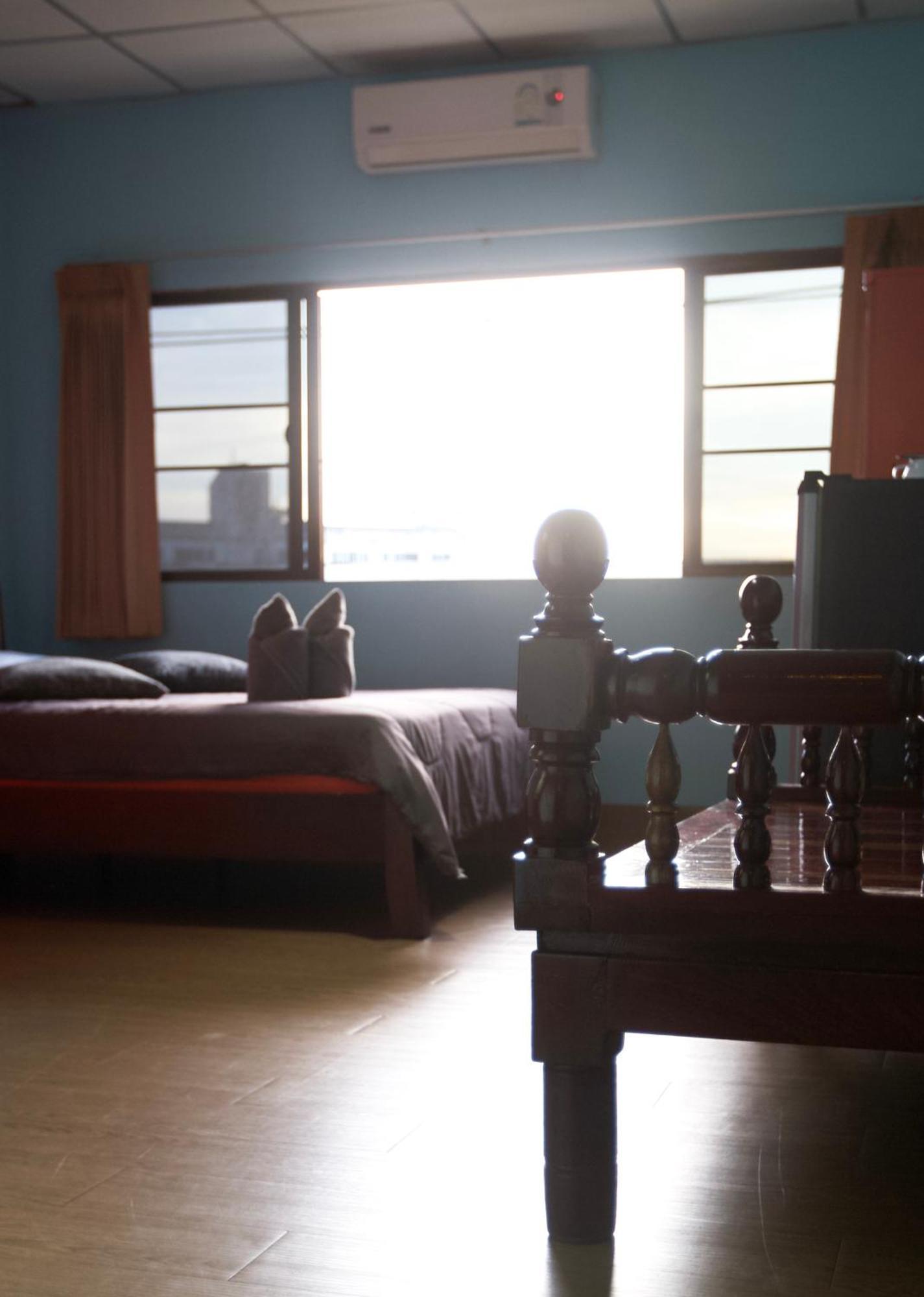 Holiday Phangan - Hostel & Bar トンサラ エクステリア 写真